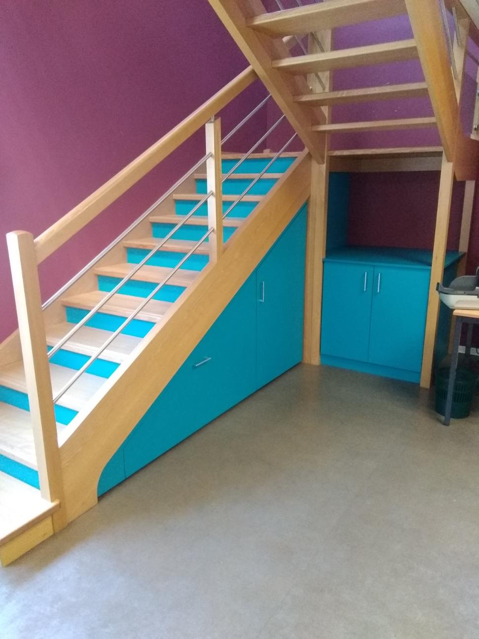 Fabrication et pose d'un aménagement sous escalier à la Roche sur Yon.